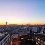 A Cozy Parisian Apartment Close To Eiffel Tower