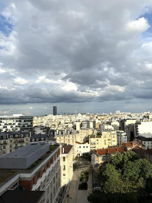 A Cozy Parisian Close To Eiffel Tower *