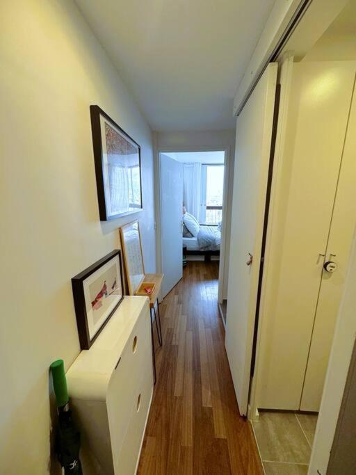 A Cozy Parisian Close To Eiffel Tower Apartment
