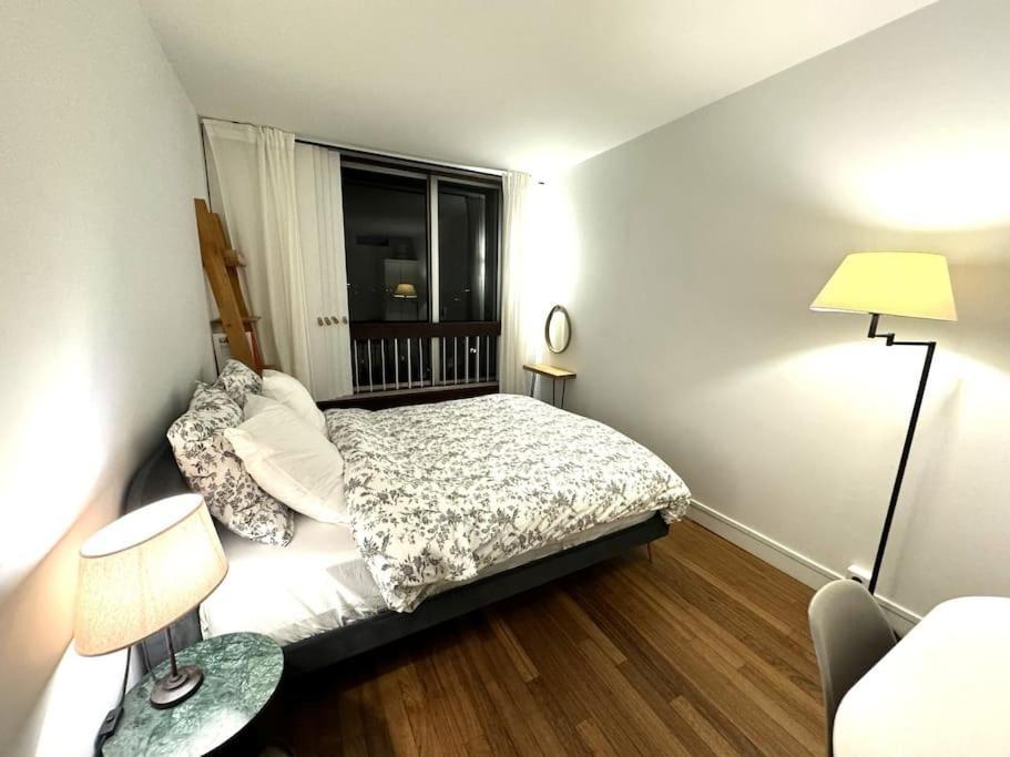 A Cozy Parisian Close To Eiffel Tower